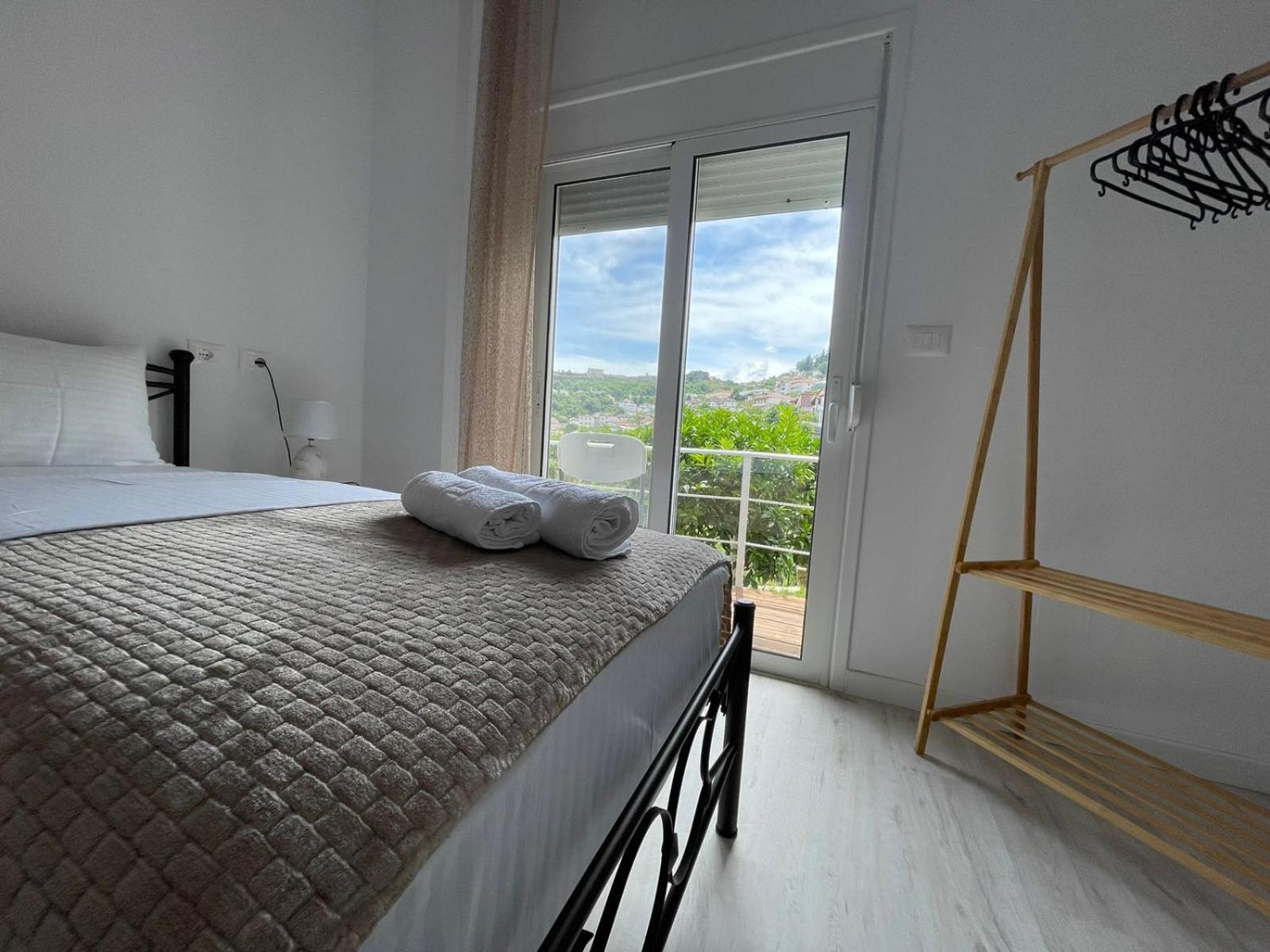 Ilvi Guesthouse Gjirokastër Eksteriør billede