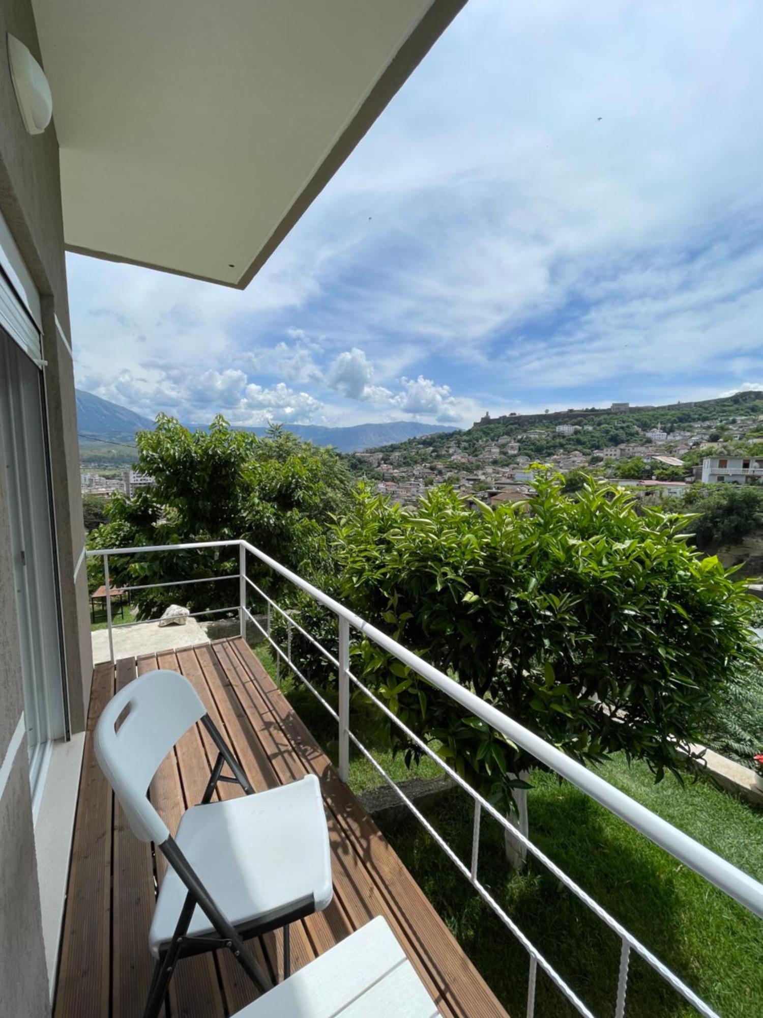 Ilvi Guesthouse Gjirokastër Eksteriør billede