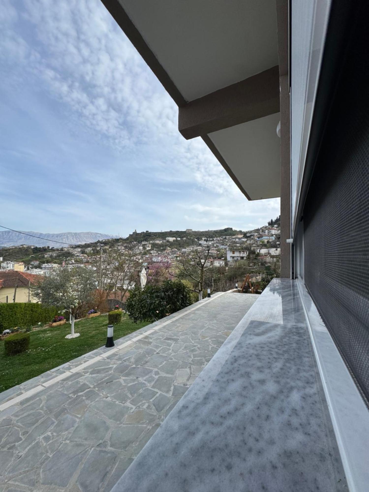 Ilvi Guesthouse Gjirokastër Eksteriør billede