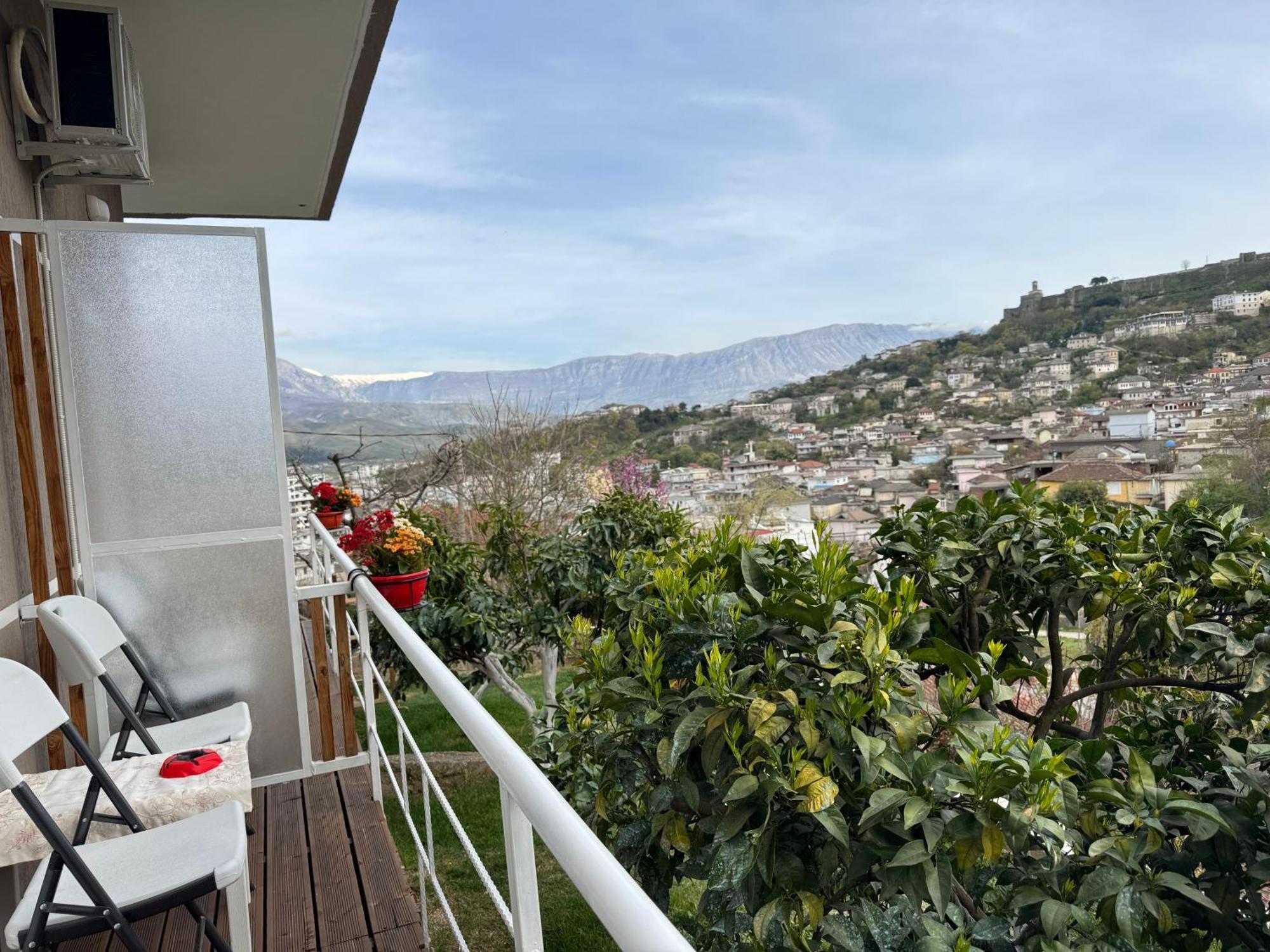 Ilvi Guesthouse Gjirokastër Eksteriør billede