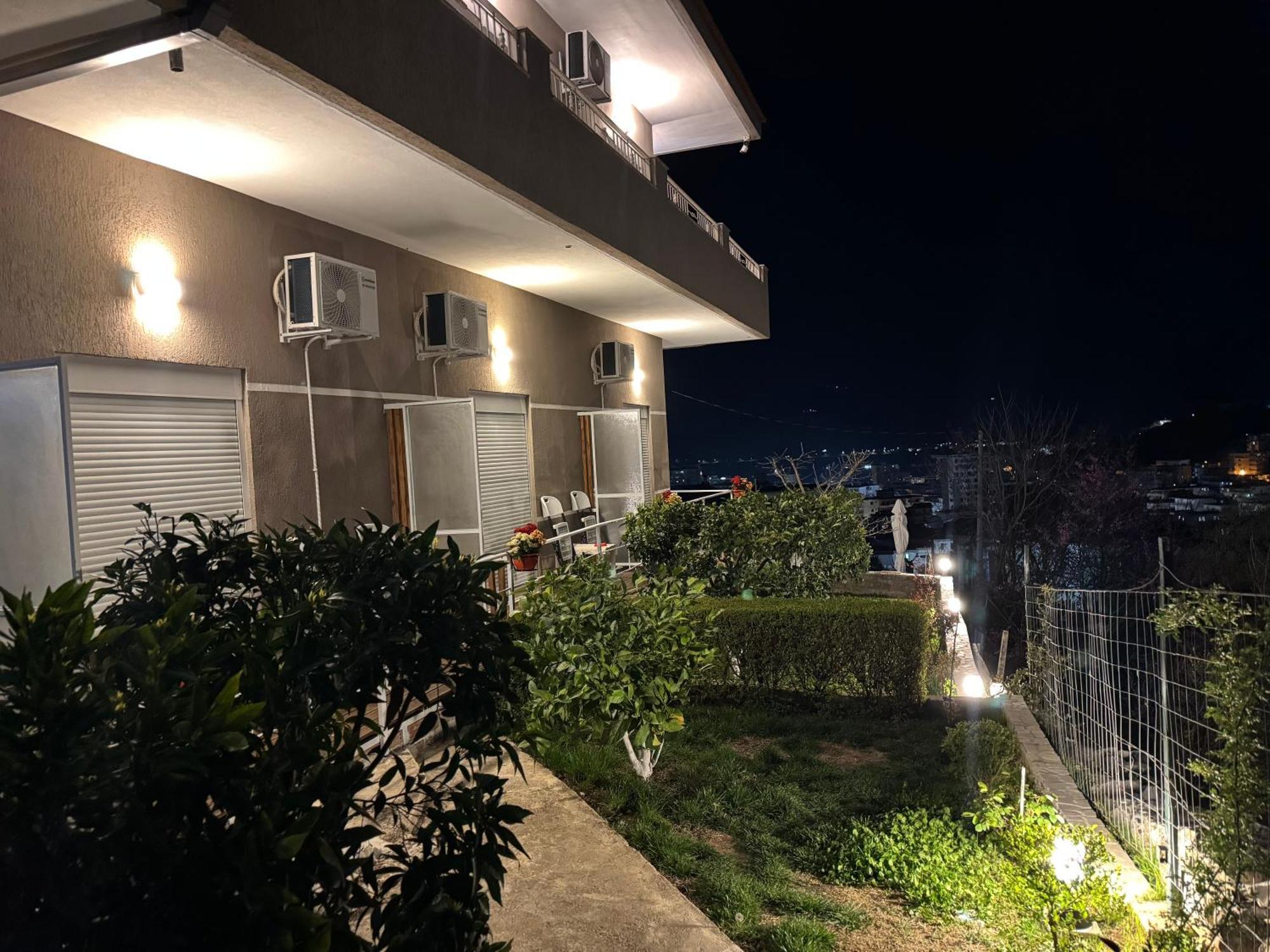 Ilvi Guesthouse Gjirokastër Eksteriør billede