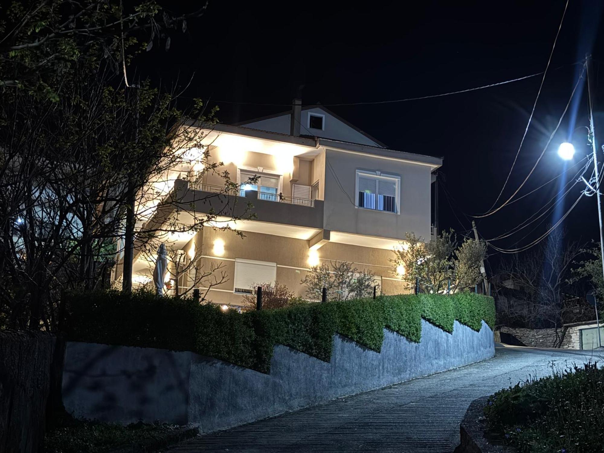 Ilvi Guesthouse Gjirokastër Eksteriør billede