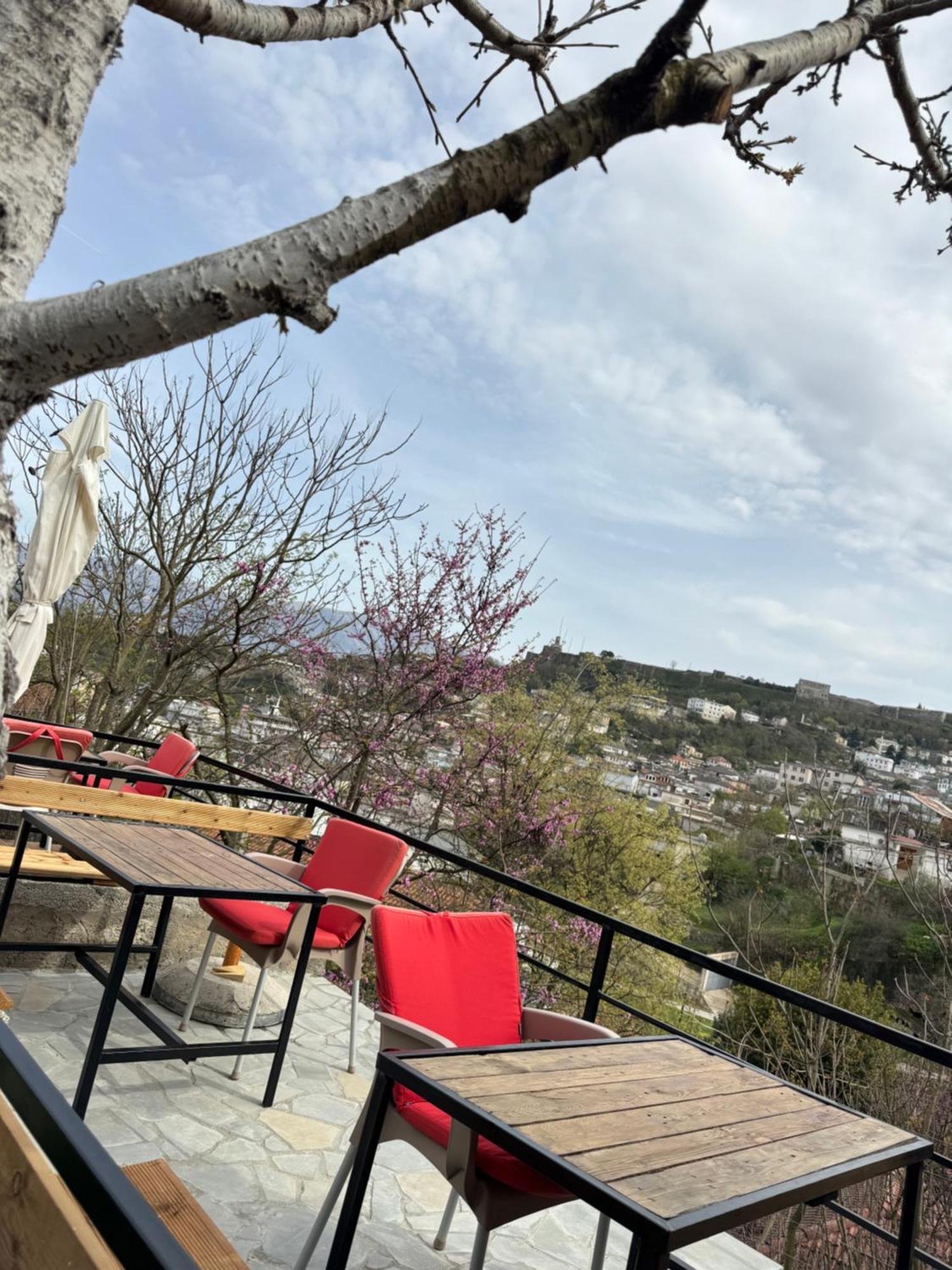 Ilvi Guesthouse Gjirokastër Eksteriør billede