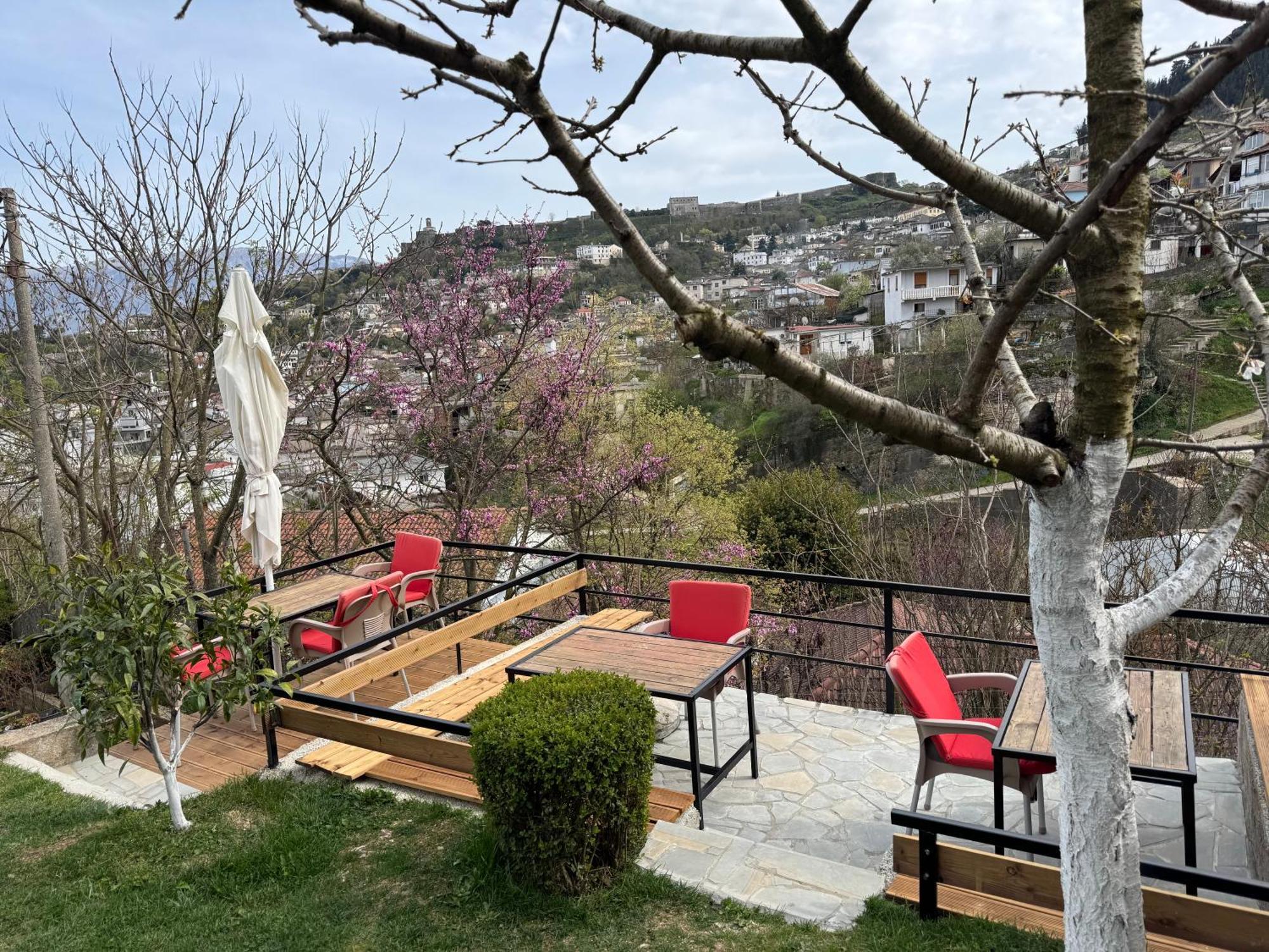 Ilvi Guesthouse Gjirokastër Eksteriør billede